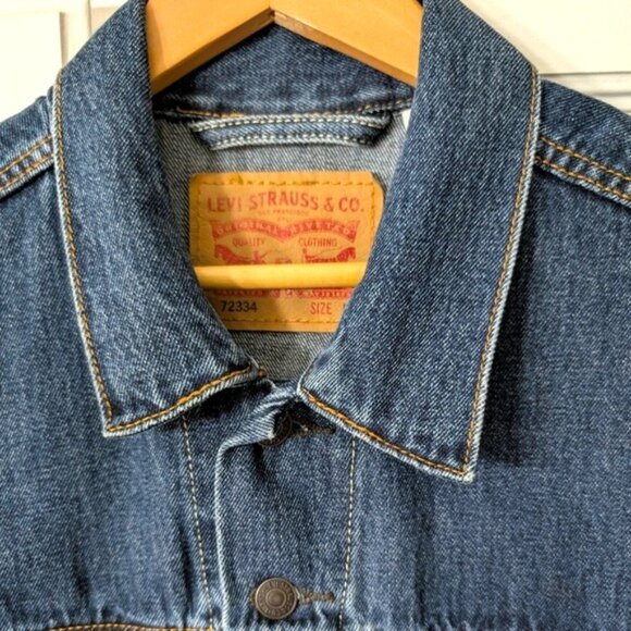 NWOT Levi's Unisex Original Trucker Jacket Blue Denim Size L - Picture 4 of 9